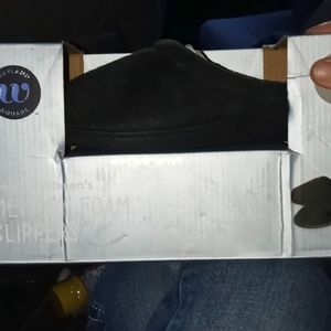 Mens or women's foam slippers